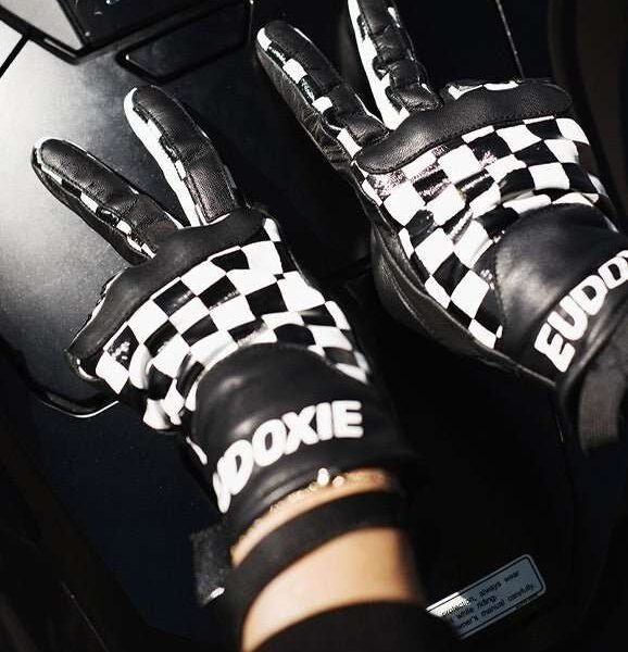 EUDOXIE Jody Beth Gloves - Sleek Black and White