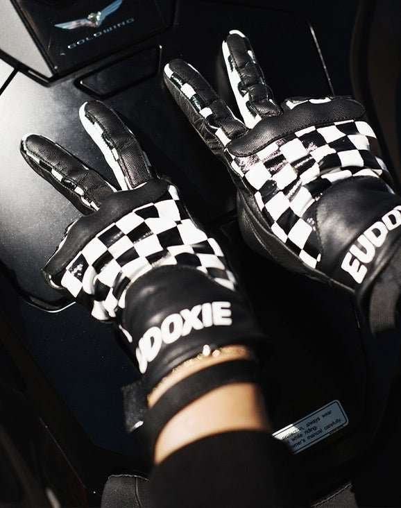 EUDOXIE Jody Beth Gloves - Sleek Black and White